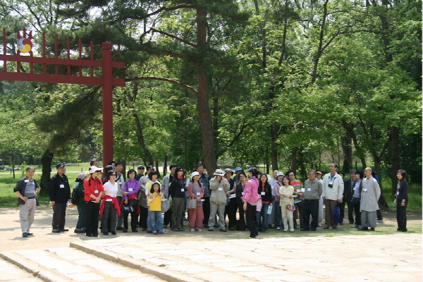 53 사찰 순례 용주사 - 자원봉사자 능 설명 듣기