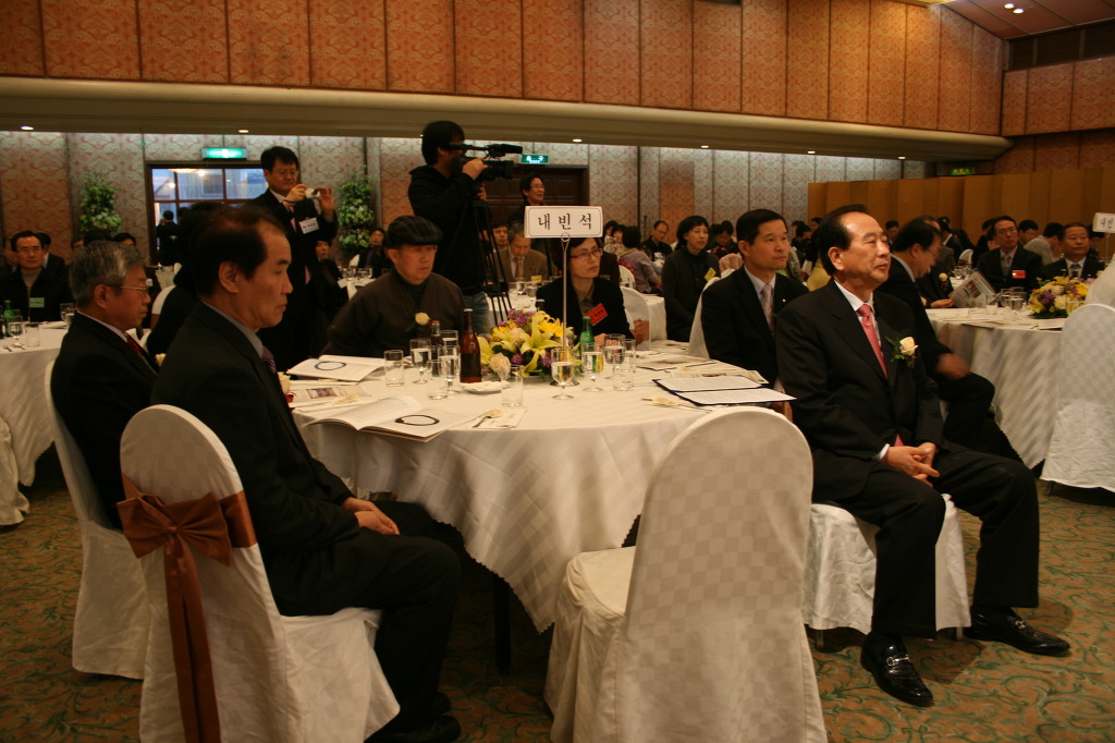 경북대학교불교학생회 창립50주년 기념대법회 - 경북대학교불교학생회 창립50주년 기념대법회 내빈석