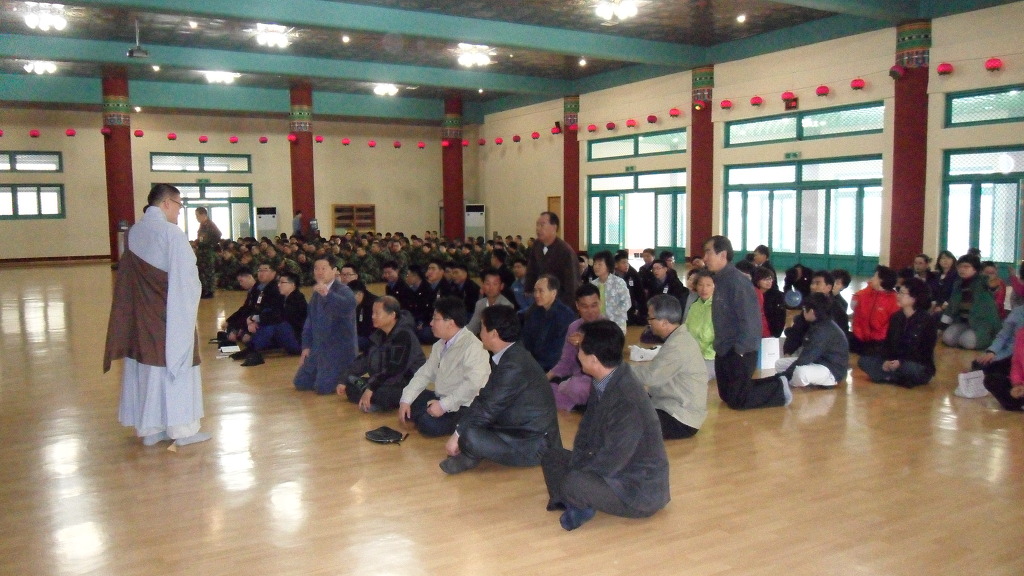 진해 해군교육사령부(보국사,흥국사) 위문법회와 성주사 관룡사 순례사진 - 진해 해군교육사령부(보국사) 위문법회 후 사진 촬영