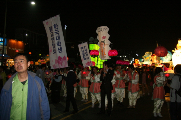 2011 부처님오신날 제등행렬 대불련 동문회 - 대불련 행렬 선두